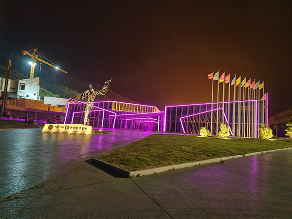 城市亮化是现代城市建设的重要组成部分，它不仅可以美化城市的夜景，还能提升城市的整体形象。随着科技的不断进步，城市亮化也得到了更多的关注和创新。本文将介绍一些关于城市亮化的创意和技术，帮助读者了解措美城市亮化的重要性以及如何进行措美城市亮化的规划和实施。