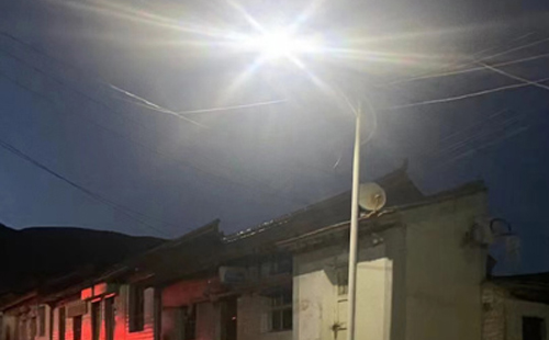 农村院子里最适合的措美太阳能路灯亮度与安装要点